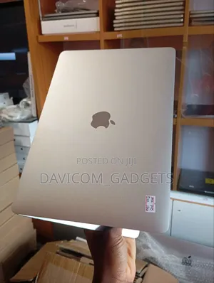 Laptop Apple MacBook Pro 2022 M2 16GB Apple M2 SSD 512GB