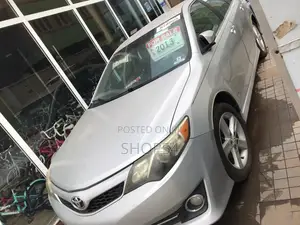 Toyota Camry XLE 4dr Sedan (2.5L 4cyl 6A) 2013 Silver