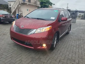 Toyota Sienna 2013 Red