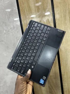 Laptop Lenovo 300e 4GB Intel Pentium SSD 128GB