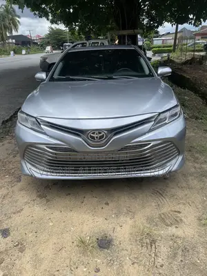 Toyota Camry LE FWD (2.5L 4cyl 8AM) 2018 Gray