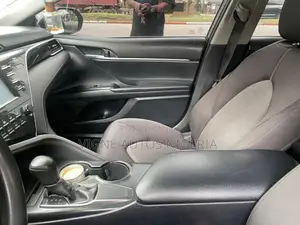 Toyota Camry LE FWD (2.5L 4cyl 8AM) 2018 Gray