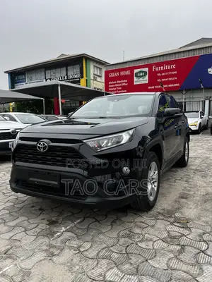 Toyota RAV4 XLE 2021 Black