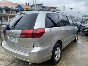Toyota Sienna 2005 Silver