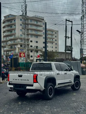 Toyota Tacoma 2024 White