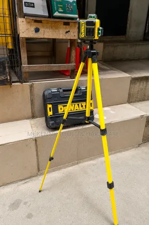 DEWALT 3d/4d Green Laser Level With Tripod & Carrying Case