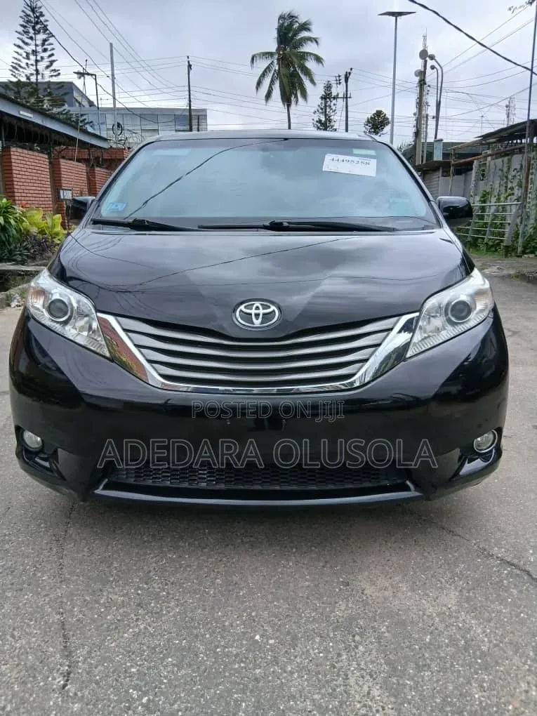 Toyota Sienna 2013 Black