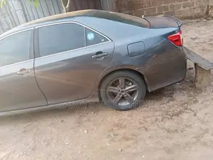 Toyota Camry SE 4dr Sedan (2.5L 4cyl 6A) 2013 Gray