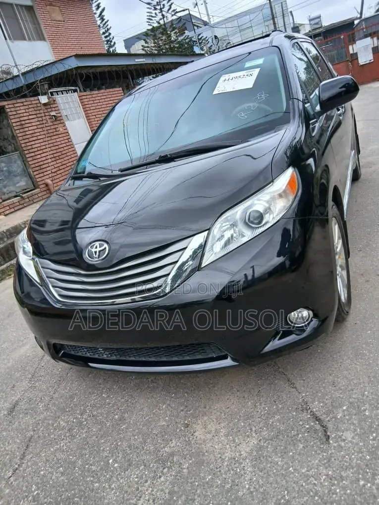 Toyota Sienna 2013 Black