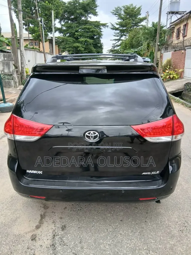 Toyota Sienna 2013 Black