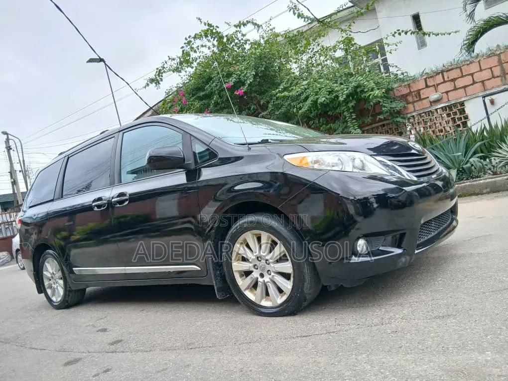 Toyota Sienna 2013 Black