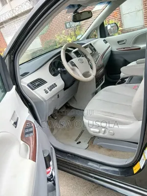 Toyota Sienna 2013 Black