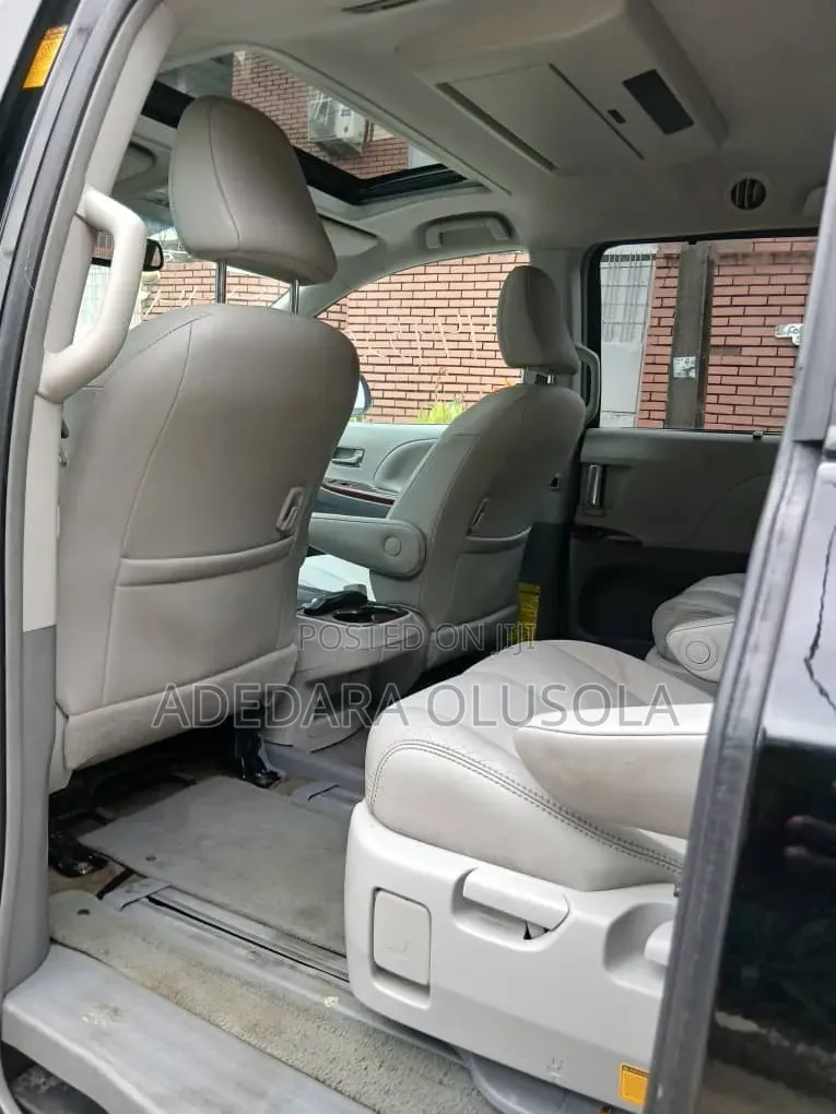 Toyota Sienna 2013 Black
