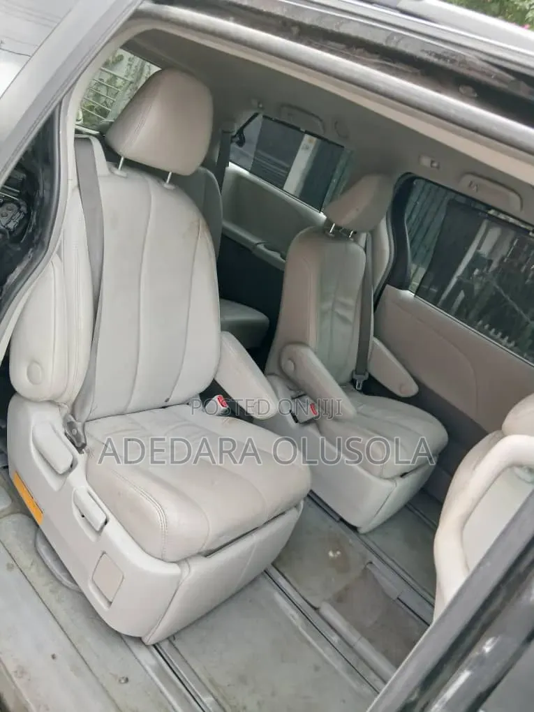 Toyota Sienna 2013 Black