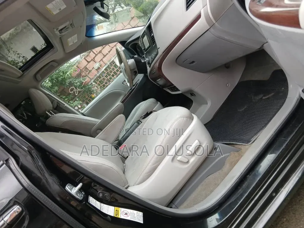 Toyota Sienna 2013 Black