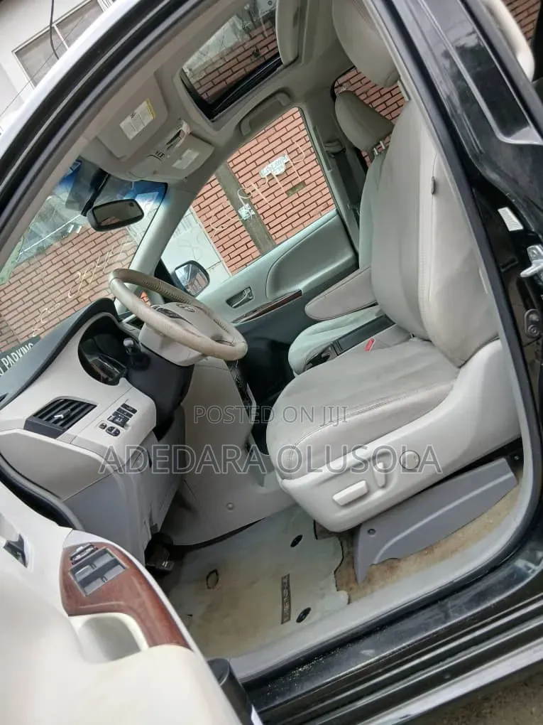 Toyota Sienna 2013 Black