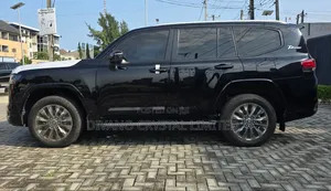 Toyota Land Cruiser 2022 Black