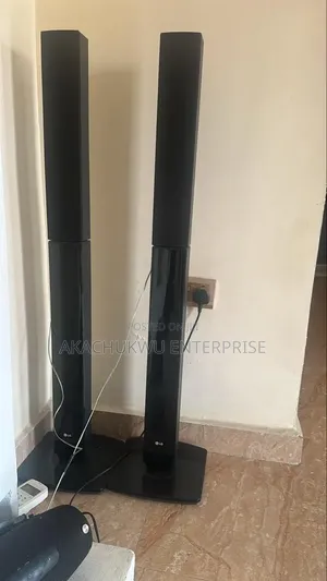 LG LHD657 Home Theater System 1000W Bluetooth Enabled With 4 Tallboys