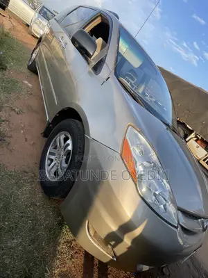 Toyota Sienna CE AWD 2007 Gold