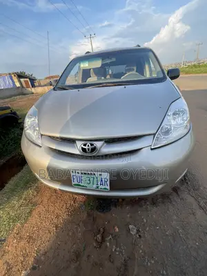 Toyota Sienna CE AWD 2007 Gold