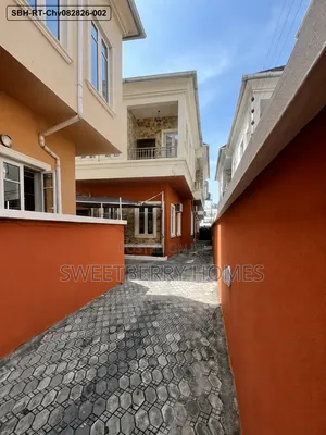 4bdrm Duplex in Chevron for rent