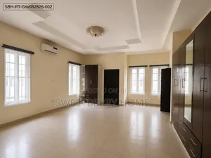 4bdrm Duplex in Chevron for rent