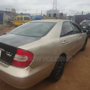 Toyota Camry 2005 Gold