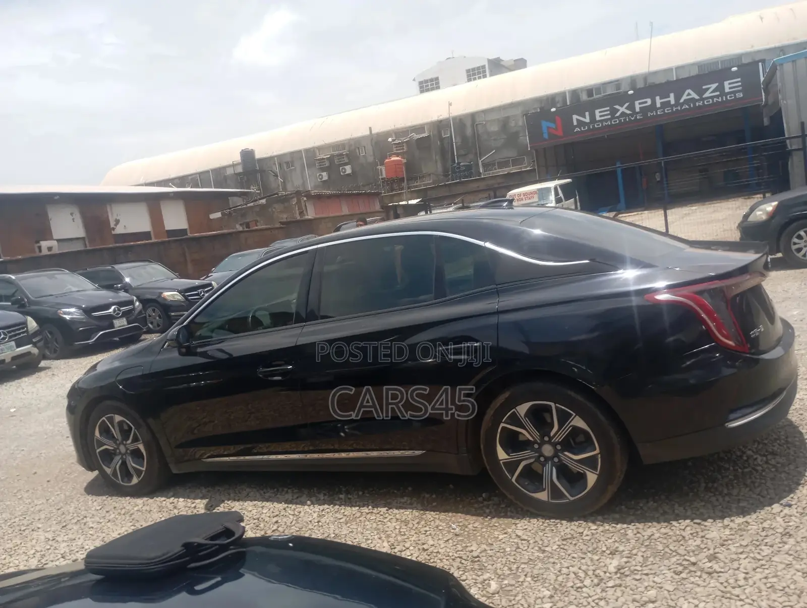 Hongqi E-HS9 2021 Black