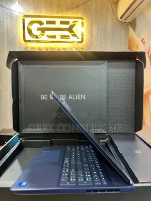 New Laptop Alienware 16 Aurora 16GB Intel Core 7 SSD 512GB