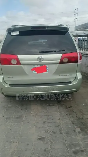 Toyota Sienna 2010 Green