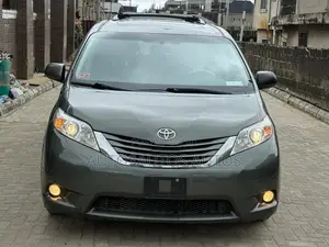 Toyota Sienna XLE 7-Passenger 4dr Minivan AWD (3.5L 6cyl 6A) 2015 Gray
