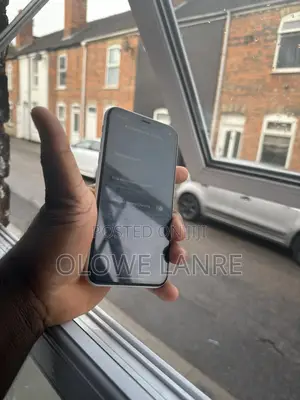 Apple iPhone XR 64 GB White
