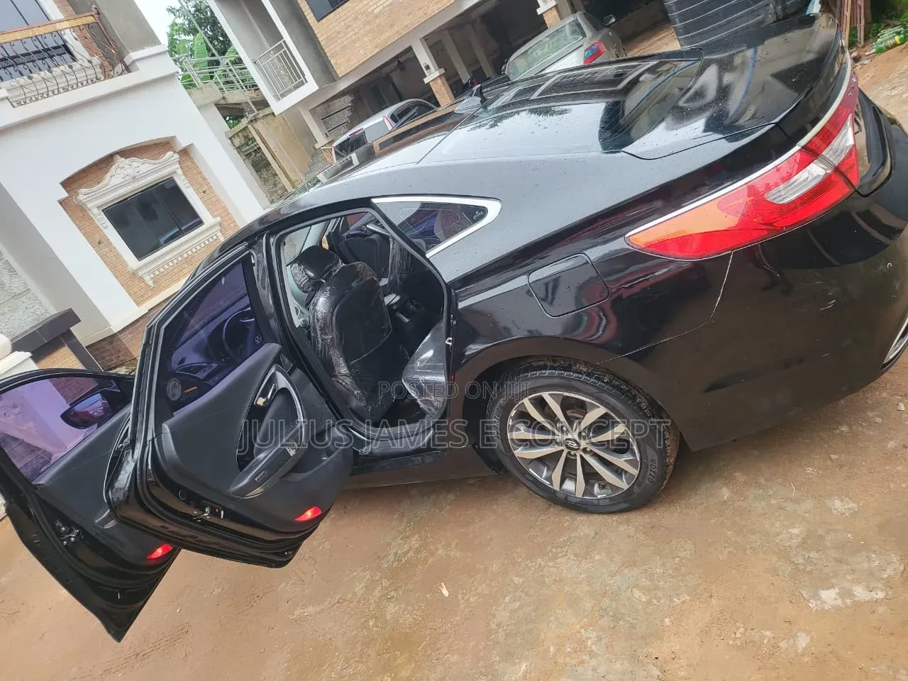 Hyundai Aero City 2011 Black
