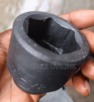 1 1⁄2" ( 38mm ) Socket by 3⁄4-Inch Drive