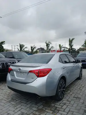 Toyota Corolla LE ECO 4dr Sedan (1.8L 4cyl CVT) 2017 Silver