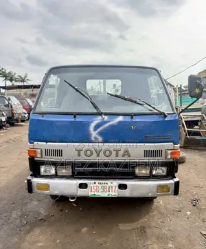 Toyota Dyna 150 Six Tyres 1998 Model