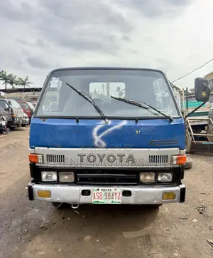 Toyota Dyna 150 Six Tyres 1998 Model