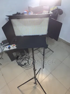 Slightly Used LED U600 Video Light Full Kit + Stand & Batteries