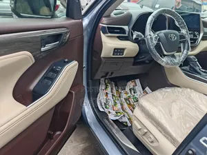 Toyota Highlander 2023 Blue
