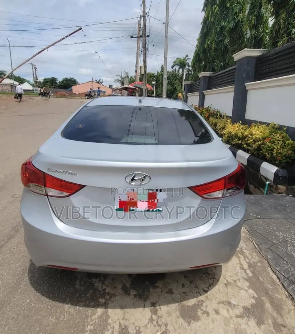 Hyundai Elantra 2013 Silver