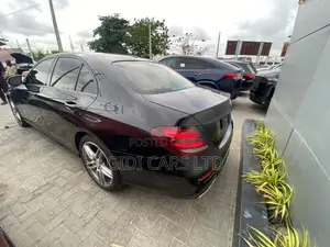 Mercedes-Benz E300 Base RWD Sedan (2.0L 4cyl 9A) 2017 Black