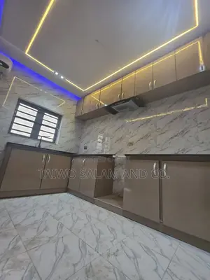 4bdrm Bungalow in Oluyole Estate for sale