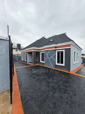 4bdrm Bungalow in Oluyole Estate for sale