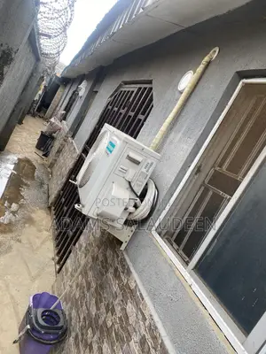 5bdrm Bungalow in Off Clem Road, Abule Egba for sale