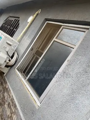 5bdrm Bungalow in Off Clem Road, Abule Egba for sale
