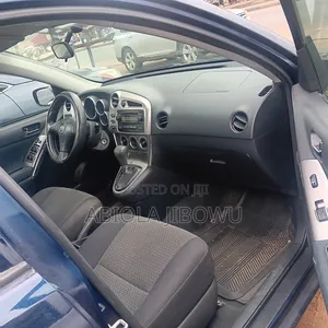 Toyota Matrix Hatchback FWD (1.8L 4cyl 5M) 2007 Blue