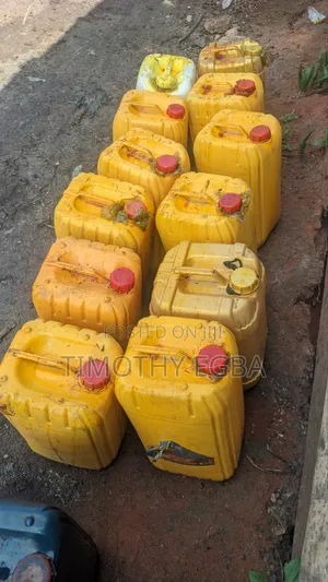 Very Pure and Durable Palm Oil With No Mixing. Direct From Farm to Pot