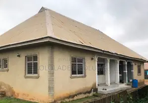 4bdrm Block of Flats in Iwo Road for sale