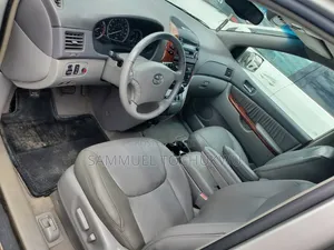 Toyota Sienna 2004 Silver
