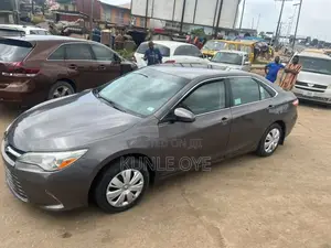 Toyota Camry LE 4dr Sedan (2.5L 4cyl 6A) 2015 Gray